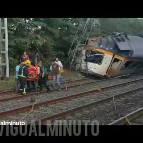 Al menos dos muertos y varios heridos en un accidente de tren en O Porriño. Vídeo por @Vigoalminuto