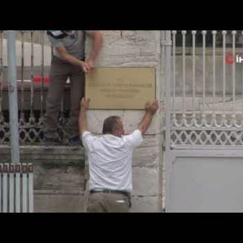 Ayasofya Camii’nde o tabelalar kaldırıldı