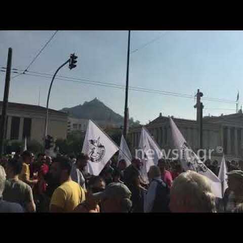 Συγκέντρωση ΠΑΜΕ στα Προπύλαια