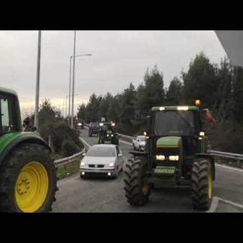 Απέκλεισαν τον κόμβο Παλυκάμπου οι Αγρότες
