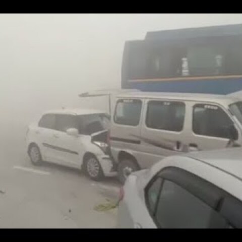Pile up in India: Moment several cars collide due to thick smog
