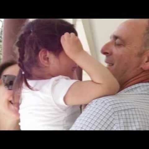 Ανοίξτε την αγκαλιά σας για να βγουν τα παιδιά από τα ιδρύματα