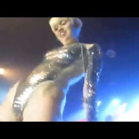HD. Miley Cyrus lets fans touch her vagina and allows to touch her butt during a concert.