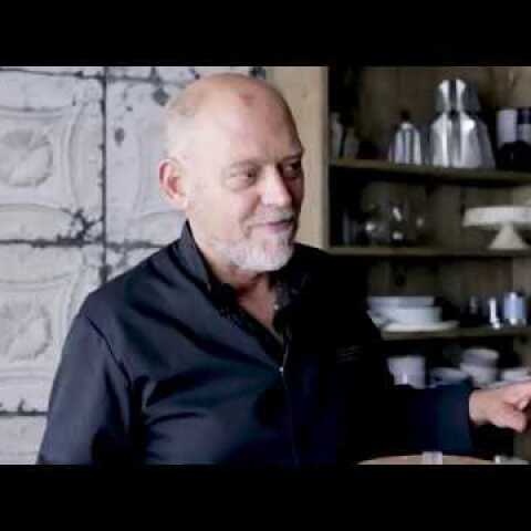 H τούρτα του Στέλιου Παρλιάρου για τα 15 χρόνια της ATHENS VOICE