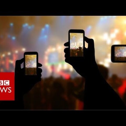 'Mobile phones have killed photography' - BBC News