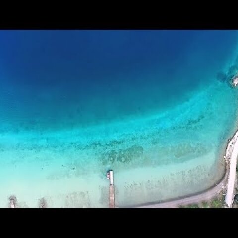 Η ...άλλη λίμνη Βουλιαγμένης (Τιρκουάζ και ζεστή) Λουτράκι Drone Greece