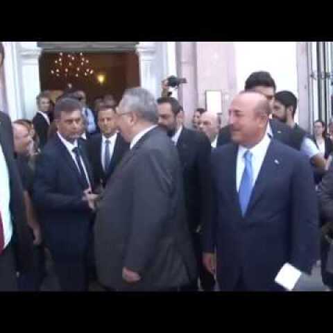Çavuşoğlu, Yunan Mevkidaşı İle İzmir Sokaklarında