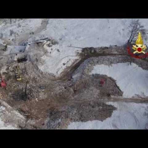 hotel rigopiano farindola operazioni vigili del fuoco drone