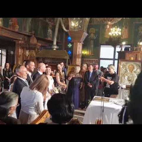 Έβγαλε κίτρινη κάρτα στη νύφη!