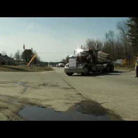 Plane crashes on I-295 in Bowdoinham, pilot & passenger walk away