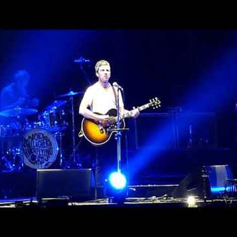 Noel Gallagher - 'Don't Look Back In Anger' - Manchester 09/09/17