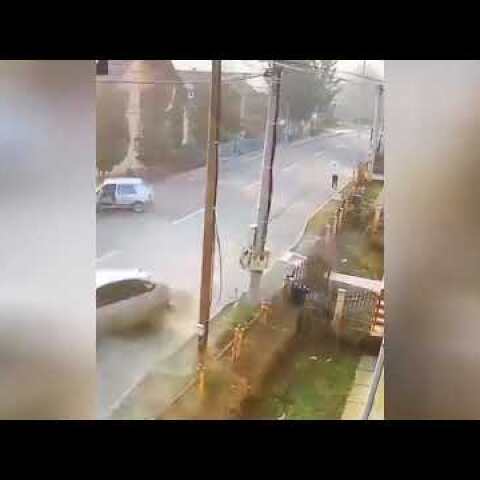 Final Destination – Bosnia: Lucky pedestrian barely escapes a road traffic accident