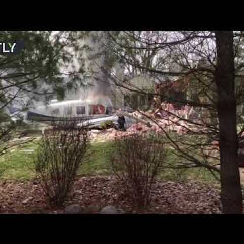 Plane crashes into house in Ohio, pilot killed