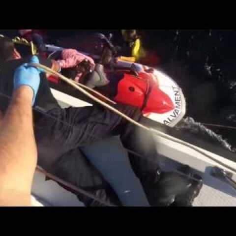 Οπτικό υλικό από επιχείρηση Έρευνας και Διάσωσης αλλοδαπών προσφύγων βόρεια ν. Λέσβου την 28-10-15