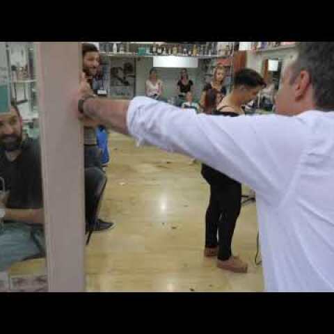 Η ατάκα του Μητσοτάκη σε κουρείο: “Δεν πιστεύω να τα παίρνετε ΣΥΡΙΖΑ”