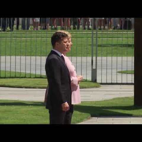 Merkel visibly shaking during ceremony