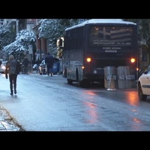 Ένοπλη επίθεση κατά αστυνομικών στα γραφεία του ΠΑΣΟΚ