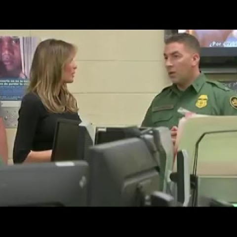 La primera dama Melania Trump vuelve a la frontera.