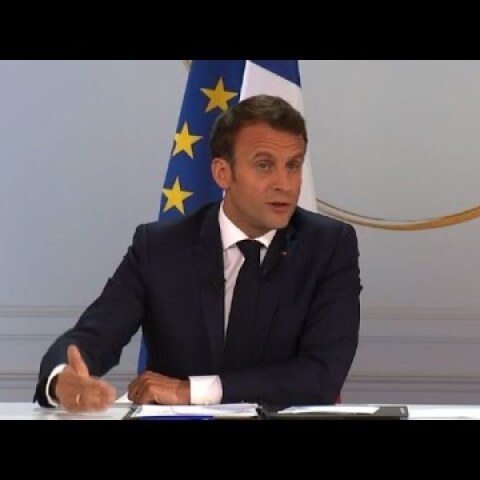 Macron estime que les transformations du pays doivent continuer | AFP Extrait
