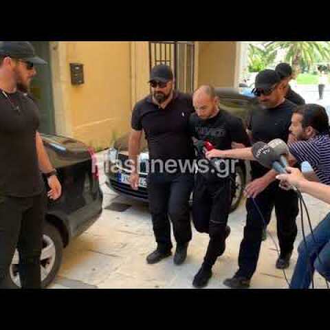 Ο 27χρονος δολοφόνος Suzanne Eaton οδηγείται στον ανακριτή