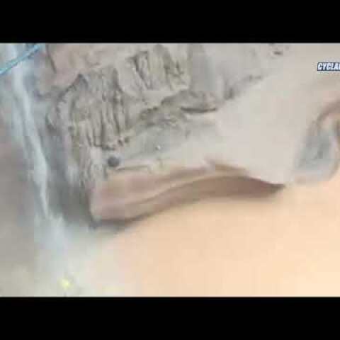 Εικόνες βιβλικής καταστροφής -  Χάθηκε η γη στη Σαντορίνη