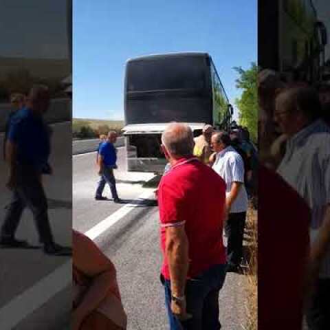 Φωτιά εκδηλώθηκε σε λεωφορείο γεμάτο εκδρομείς από την Κατερίνη 1
