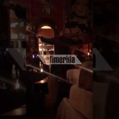 iefimerida gr  Ο Γιώργος Παπανδρέου χορεύει ζεϊμπέκικο σε καφέ στην Πλάκα