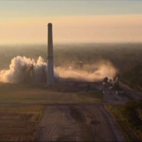 Raw: 70-Year-Old Michigan Smokestack Comes Down