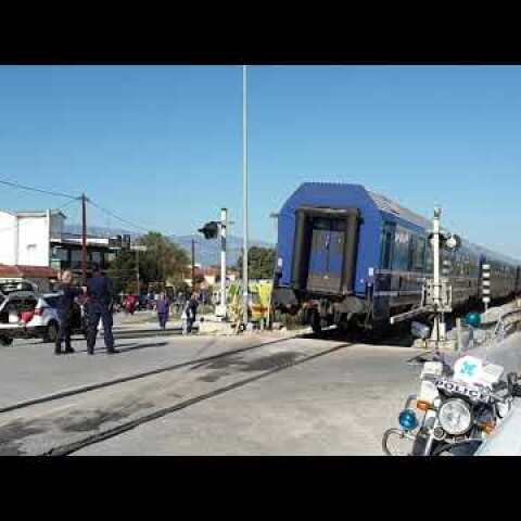Τρένο παρέσυρε όχημα στα Τρίκαλα