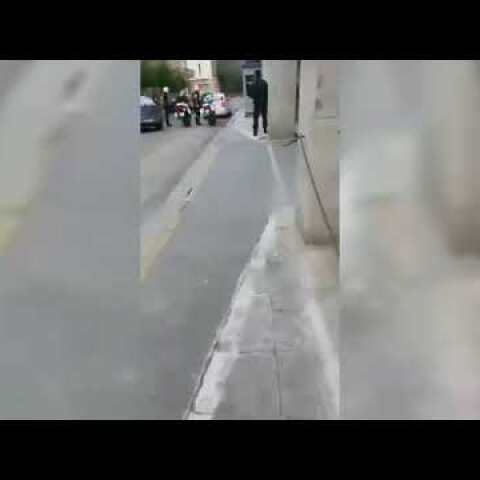 Η στιγμή που ο δεύτερος δραπέτης του Μεταγωγών μεταφέρεται στη ΓΑΔΑ