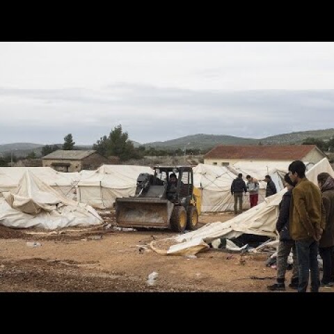 Εγκλωβισμένοι στην Ελλάδα | 360 VR Video | | Η ΚΑΘΗΜΕΡΙΝΗ