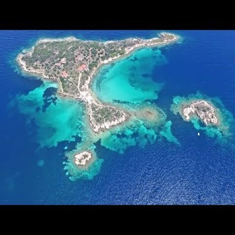 Τα άγνωστα τιρκουάζ νησάκια της Χαλκιδικής, κρυφά θέρετρα επιφανών Βορειοελλαδιτών