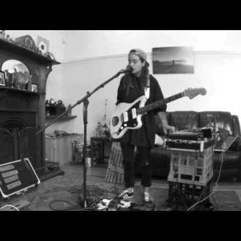 TASH SULTANA - JUNGLE (LIVE BEDROOM RECORDING)