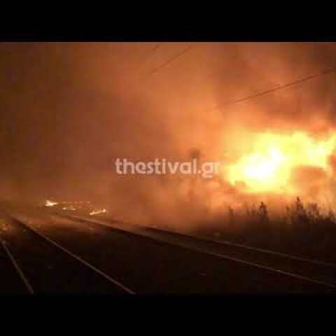 Thestival.gr Φωτιά σε βαγόνια στη Θεσσαλονίκη
