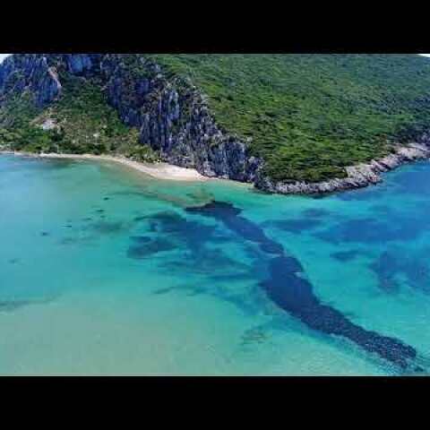 Το άγνωστο παραδεισένιο ελληνικό νησί με το αποτρόπαιο όνομα