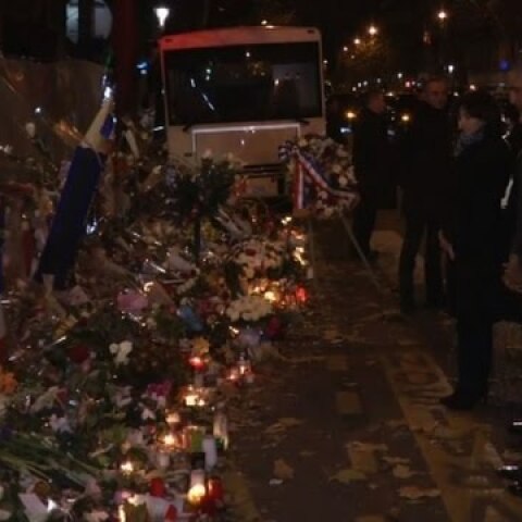 Raw: Obama, Hollande Visit Bataclan Memorial