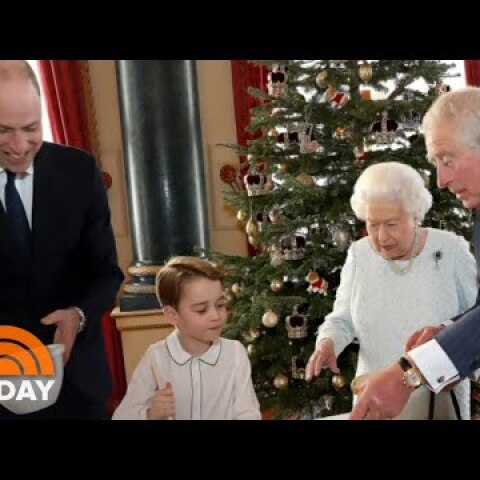 Buckingham Palace Shares New Christmas Pictures Of Queen Elizabeth | TODAY