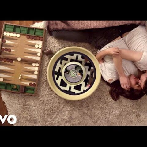 Cut Copy - Standing In The Middle Of The Field