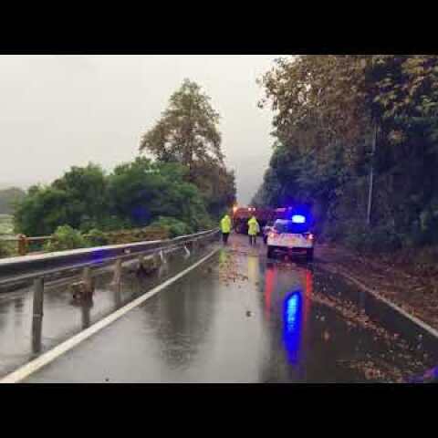 ΔΙΕΚΟΠΗ Η ΚΥΚΛΟΦΟΡΙΑ ΤΩΝ ΟΧΗΜΑΤΩΝ ΣΤΗΝ ΕΞΟΔΟ ΤΗΣ ΝΑΟΥΣΑΣ ΑΠΟ ΠΤΩΣΗ ΒΡΑΧΩΝ
