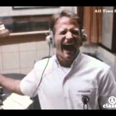 James Brown - I feel good (Good Morning Vietnam Soundtrack) 1988