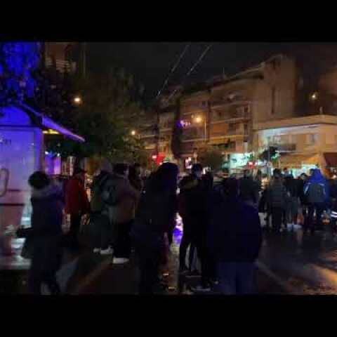 Σοβαρό τροχαίο στην Καλλιθέα - Σύγκρουση πεζού με ταξί