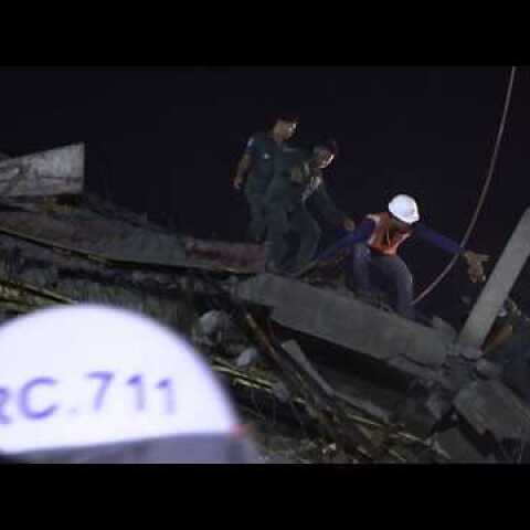 Cambodge: opération de sauvetage après l'effondrement d'un immeuble | AFP News