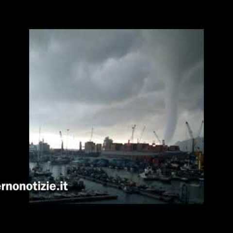 Tromba d’aria al porto di Salerno