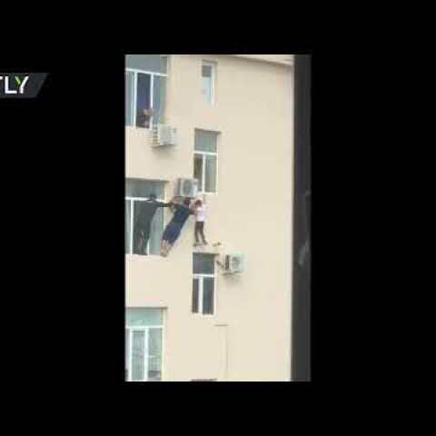 Chechen heroes risk their lives to save 6yo boy from fifth floor
