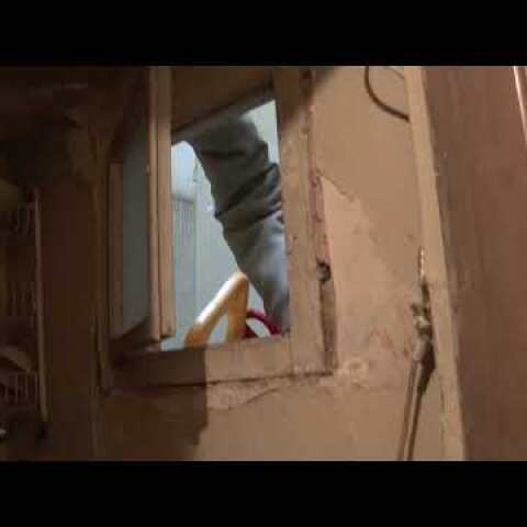 Αστυνομικές επιχειρήσεις για την εκκένωση δύο κτιρίων