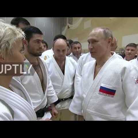 Russia: Putin injures his finger sparring judo with Olympic gold medal champ