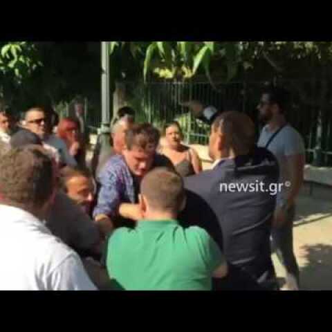 Ένταση στο Μαξίμου για ένα πανό