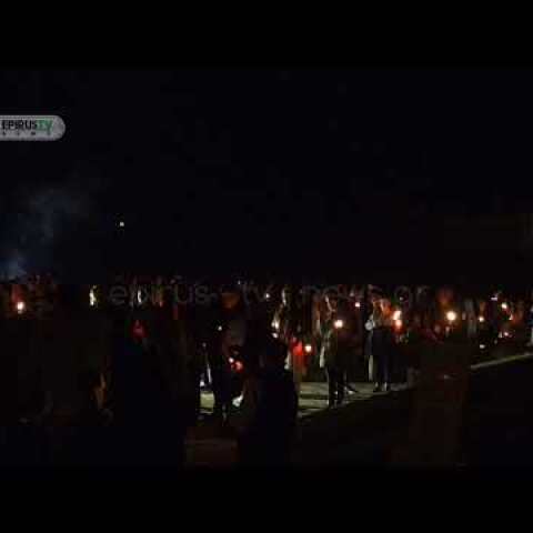 Συγκίνηση Στα Ιωάννινα:Η Περιφορά Του Επιταφίου Σε Νεκροταφείο.