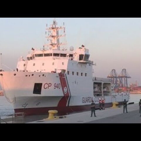 Llega a Valencia el primer barco con 274 de los 630 inmigrantes del Aquarius
