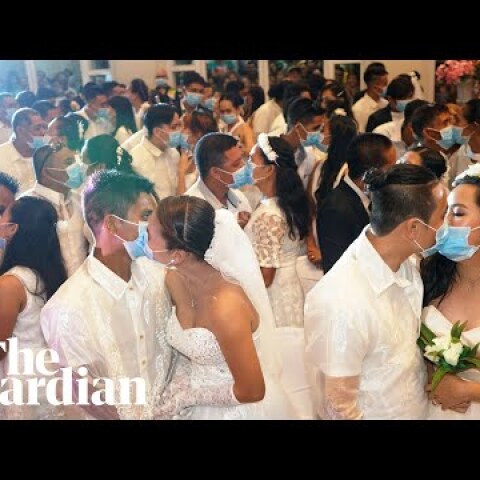 Coronavirus: couples in Philippines marry wearing masks